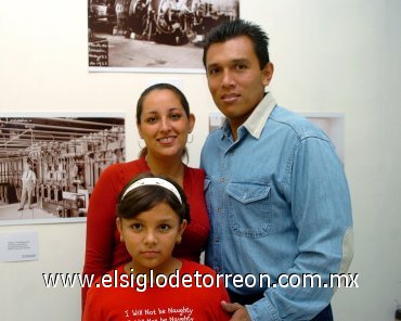 24062007
Juan Carlos Gómez, Adriana de Gómez y Natalia Gómez.