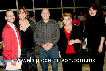 25062007
Jesús Márquez, María del Rayo Alenfar, Bernardo P, Virginia de la Cruz y Tere de Gutiérrez.