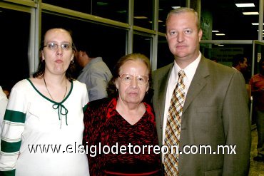 25062007
María del Pilar, Pilar y Luis González.