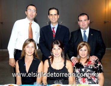 26062007
Jesús y Daniela del Río, Pablo y Blanca Murra, José y Selina Pérez.