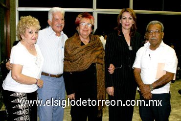 28062007
Angélica de Recio, Héctor Chapa, Yolanda y Laura Medrano y Darío Valenzuela.