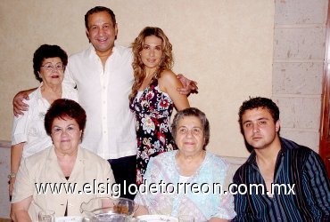 28062007
Jorge Gidi, Fatme de Gidi, Coty Guerra, María Luisa Guerra, Jacobo Gidi y Silvia  de Gidi.