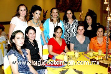 30062007
Susy Rentería junto a Ana Lucía Leal, Verónica, María Isabel Leal, Gaby Máynez, Mayra Verdi, Pilar Herrera, Marcia Chávez y Laura Gómez, en su fiesta de despedida.
