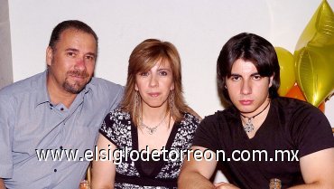 10062007
Héctor González, Ana González y Héctor González.