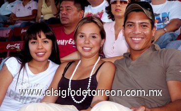 30062007
Mariana Flores Mata, Ismael Servín Terán y Diana Hinojo Flores.