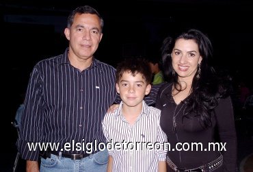 30062007
Rogelio, Michel y Lorena González.