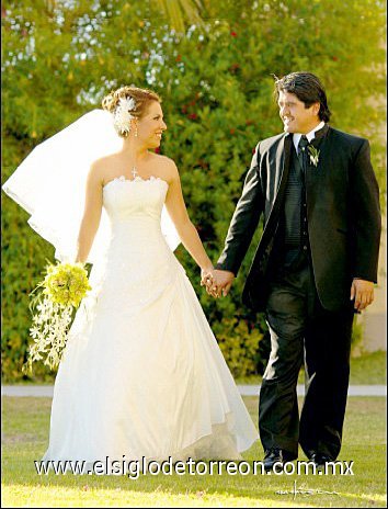Sr. Luis Alberto Ortega Agüero y Srita. Érika Alejandra Hernández contrajeron matrimonio el pasado 21 de abril de 2007 en la parroquia de la Inmaculada Concepción