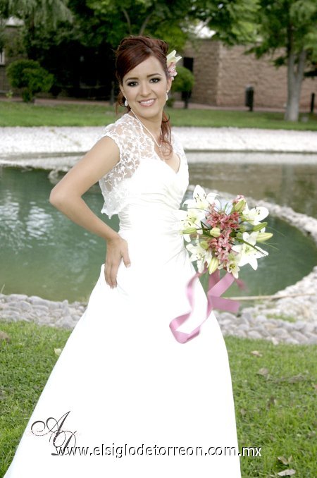 2a Ing. Cristina Irene Chavira García, el día de su boda con el Ing. Luis Daniel Cisneros Reyes.

Estudio Aldaba & Diane.