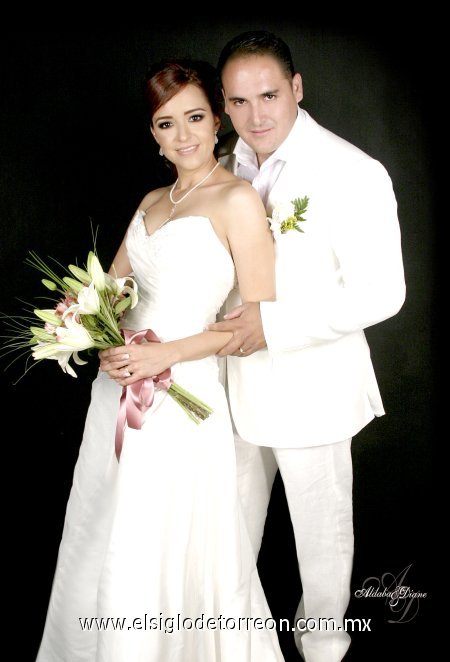 Ing. Luis Daniel Cisneros Reyes e Ing. Cristina Irene Chavira García contrajeron nupcias el sábado 19 de mayo de 2007. 

Estudio Aldaba & Diane.