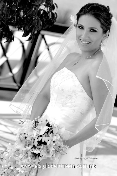 Srita. Lorena González Ochoa, el día de su enlace nupcial con el Sr. Manuel Jaidar López.

Estudio Carlos Maqueda.