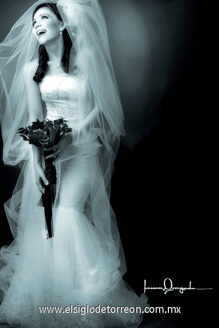 Srita. Beatriz Flores Muñoz, el día de su boda con el señor Felipe de Jesús Villalobos Ruvalcaba.

Estudio Laura Grageda.