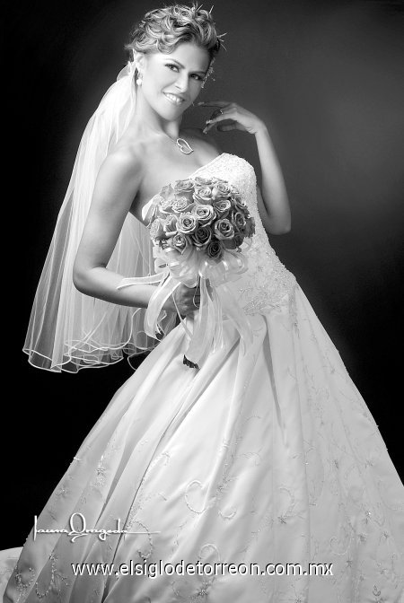 Lic. Angélica Briseida Castillo Villarreal, el día de su boda con el Ing. Keith William Clark.

Estudio Laura Grageda.