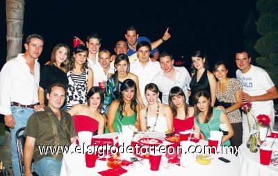 David, Mayte, Lulú, Susú, Daniela, Marcela, Marcelo, Paty, Marytere, Paco, Fernando, Claudia, Leonardo, Mario, David Jorge, Ana Sofia, Cristy y Beto.