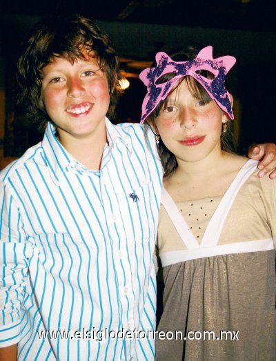 Cumple 12 años
Mauricio e Isabel Treviño Ortueta.