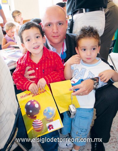 Pablo, Paulo y Diego De León.