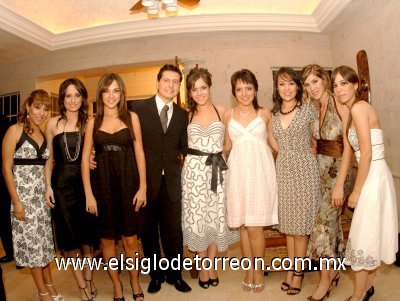 Charlotte Rodríguez, Daniela Meraz, Ana Isabel Corral, los novios, Adriana Valadéz, Eli Serna, Ale Rodríguez y Lety Borunda.