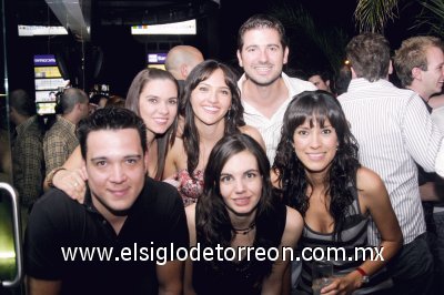 Gran Inauguración
Marthy Dávila, Marcela Foglio de Ruiz, Beto Ruiz, Enrique Cervantes, Susy Estrada y Alma Cantú de Velázquez.