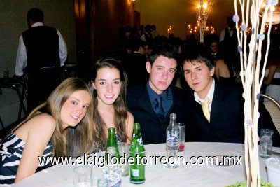 Paulina Teele, Andrea Espada, Rodrigo Mendoza y Rubén Cruz.