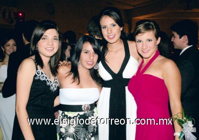 Adiós a la prepa
Maguis Sánchez, Mayra Fisher, Stephanie López y Cristina Larrínaga.