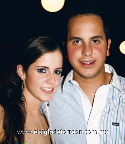Doble festejo
Los festejados Ana Mary y Santiago Gómez Tricio.