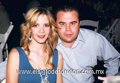 Alejandra Martínez de López y Alberto López Villegas.