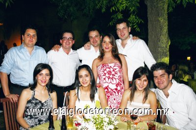 Arturo Mijares, Amado Rodríguez, Fernando Zertuche, Adriana Plancarte de Treviño, Mario Treviño, Sofía Papadópulos de Mijares, Cristina Flores de Rodríguez, Any Gomina de Mexsen y Omar Mexsen.