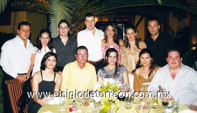 Antonio Juan Marcos y Ana Gaby Tumoine de Juan Marcos, Mauricio Rullán, Mario Treviño y Adriana Plancarte de Treviño, Velia Martínez de Yarza y Alejandro Yarza, Samar Mansur de Rullán, Pedro Calleja y Yasmín Gutiérrez de Calleja, María Dabdou de Dávila y Jorge Dávila.