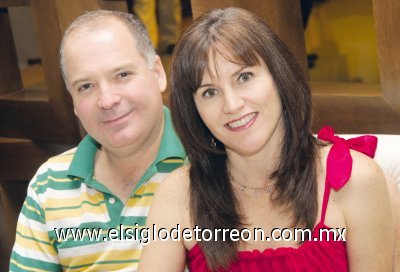 Jorge Navarrete y Verónica Flores de Navarrete.