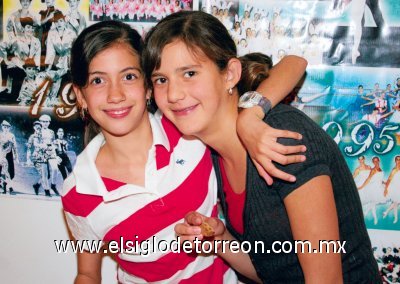 Isabel González y Paola Lugo.