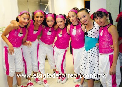 Carmen, Begonia, Marifer, Sofía, Marcela, Paloma y Mariela.