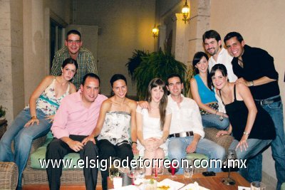 Nacho Martínez Jaidar, Bego Zarragoicoechea de Martínez, Rogelio Cuellar, Daniela Murra de Cuellar, Ivette Cornú, Manolo Fernández, Aurora Gutiérrez de Valdés, Carlos Valdés, Paulina Macías y Beto Valdés.