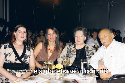 Cintia de la Peña, Ivette Collier de la Marliere de Mafud, Myrna de Mafud y Fernando Mafud.