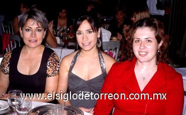 01072007
Linda Serna de Tamayo, Lorena Tamayo de Braña y Bety de Braña.