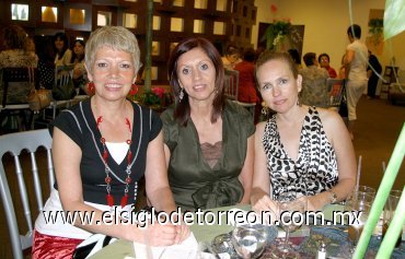 01072007
Rowena Morales, Rhoda Morales y Pinita de Villarreal.