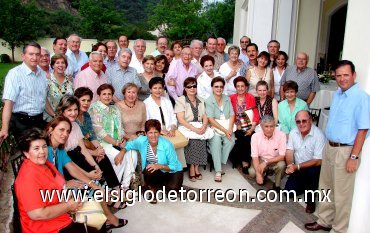01072007
El Club Sembradores de Torreón, durante su visita a Monterrey a la residencia de Ricardo Martín Bringas y familia.