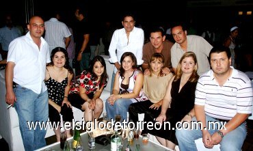 03072007
Meche López de Villarreal, Lorena Villar de Soto, Mary González de Ramón, Ale Estrada de González, Cristy Gilio de Tohmé, Mauricio, Roberto Tohmé, Beto González, Ramón Corona y Ramiro Villarreal.