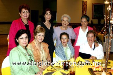04072007
May Gil de Máynez, Gloria de Leal, Martha de Pérez, Isabel de Máynez, Mague Ramírez, Elsa de Ramírez, María Eugenia Vázquez de Ocampo y Lucía de Cervantes.