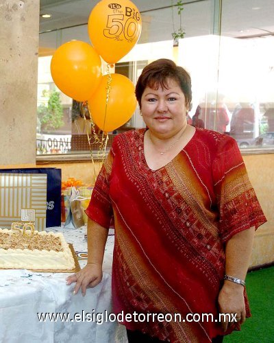 01072007
Alejandra Garza de Méndez festejó medio siglo de vida, con un alegre convivio en días pasados.