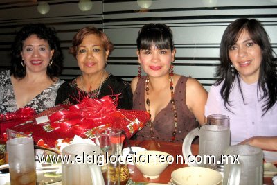 01072007
Araceli Ortega, Santa Luna de Ortega, Susana Ortega de López y Valeria Ortega de Coronado.