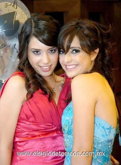 01072007
Bárbara Garrido y Scarlet Ordaz se graduaron de la secundaria del Colegio Inglés.