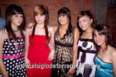 01072007
Cristel Núñez, Virginia Rodríguez, Sidney Núñez, Ana Isabel Llamas y Kelly Reyes.