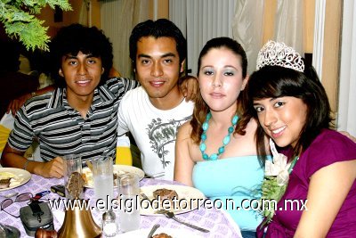 01072007
Ismael Facio, Jorge Facio, Érika de la Rosa y Edith Facio.