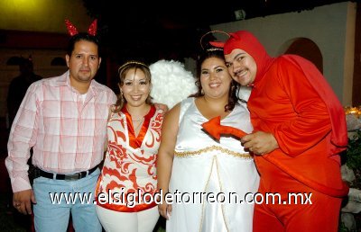 01072007
Karina Serrano de Preciado con su esposo César Preciado, su hermana Norma Serrano y su cuñado Mario Fernández.