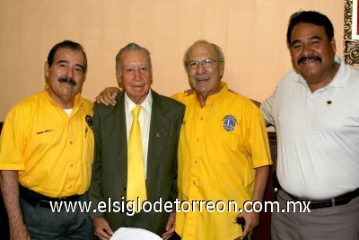 01072007
Luis Carlos Silva acompañado de Enrique Muñoz Félix, Pedro Villalpando e Ignacio Facio García.