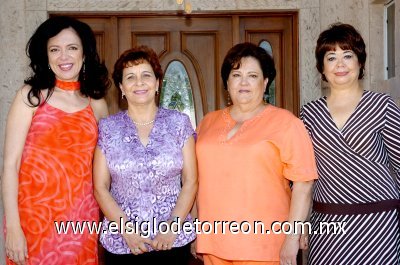 01072007
Mercedes de Alonso, presidenta entrante del Club Gardenia, acompañada de su mesa directiva; Yanira de Zarzar, Martha del Río y Lupita de Lara.