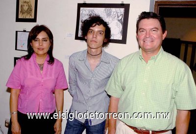 01072007
Roxana de la Peña de Ramírez, Ernesto y Néstor Ramírez.