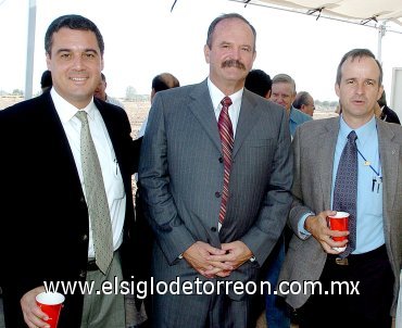 04062007
Andrés Sotomayor, Roberto Villarreal y José Ángel de la Parra.