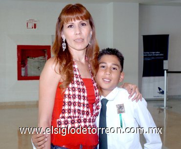 04072007
Zaida Inzunza y Emmanuel Hernández viajaron a Mazatlán.
