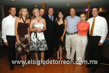 07072007
Valeria Jardón Castro y Francisco Towns Izaguirre disfrutaron de una fiesta pre nupcial, organizada por sus padres, Adriana Castro, Mily Izaguirre de Towns y Antonio Towns y demás familiares.