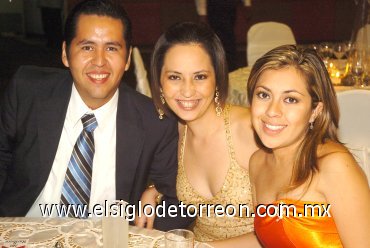 06072007
Ámbar Villegas, Caro Castillo y Alfredo Navarro.